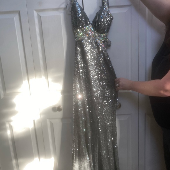 Beautiful prom dress - Picture 5 of 7